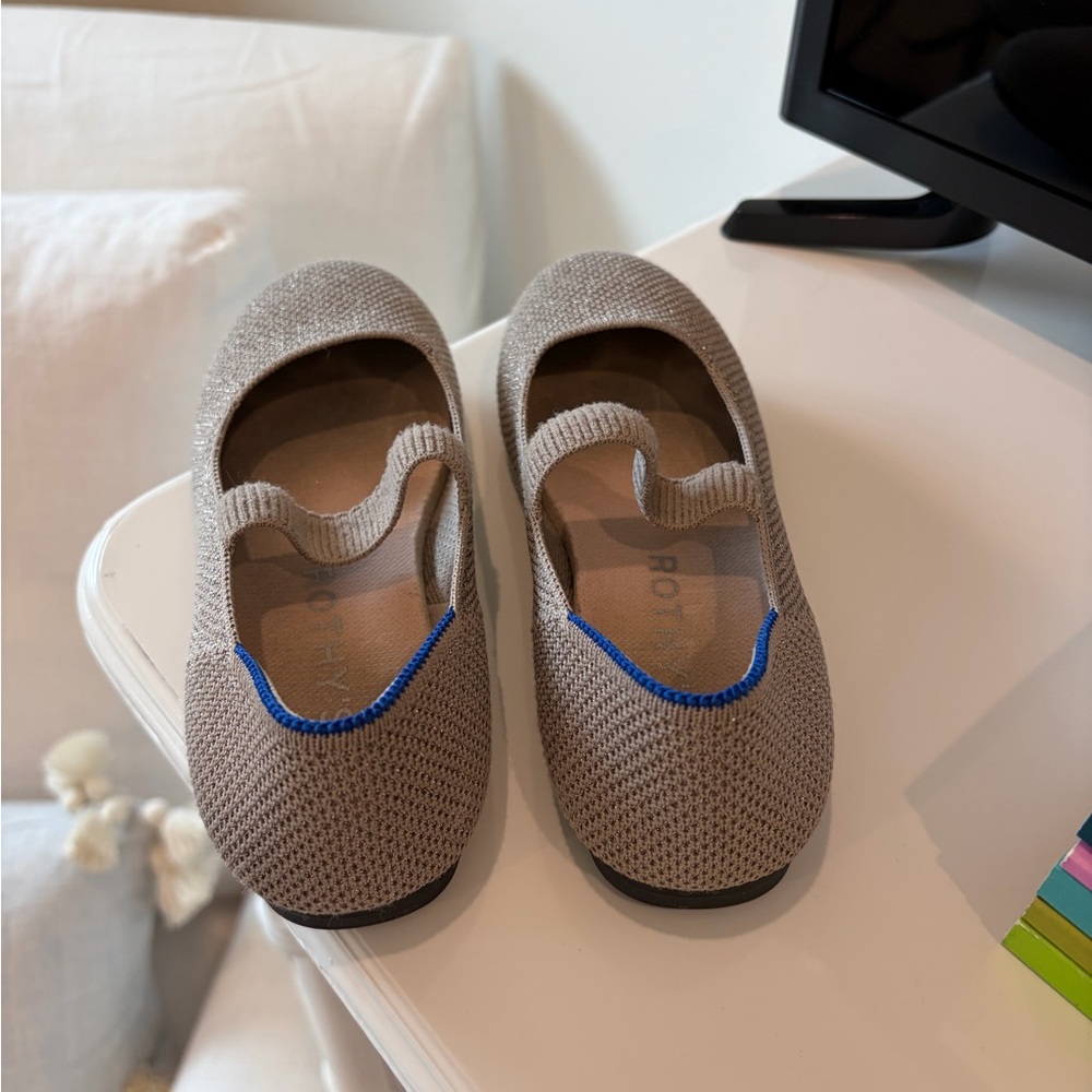 Girls Silver Rothy’s size 1